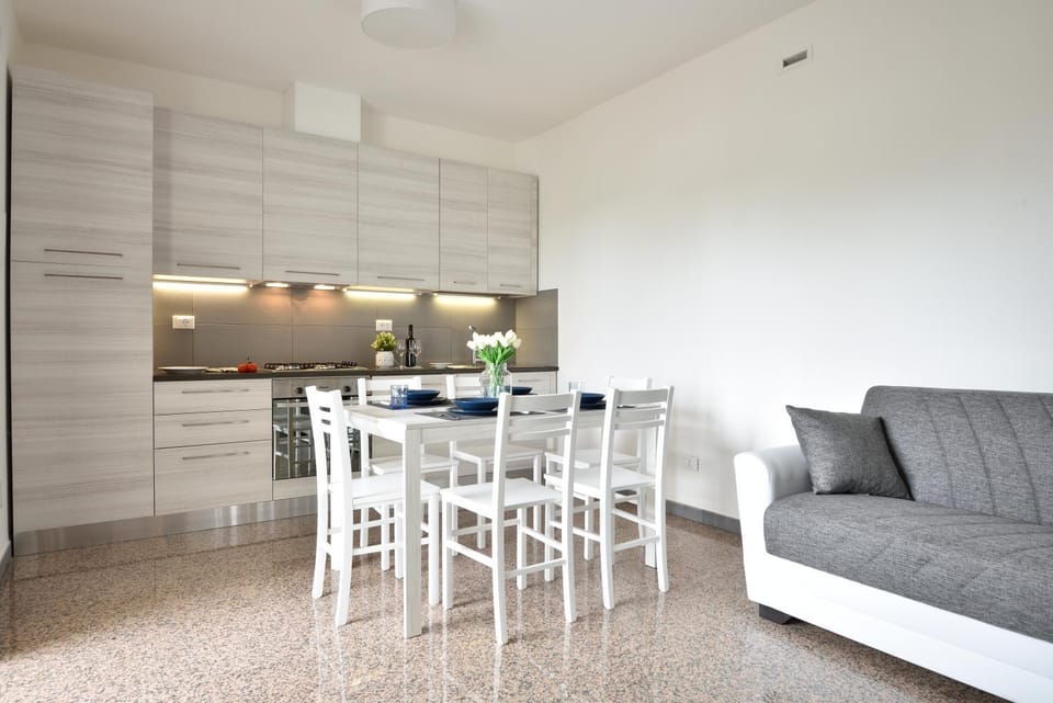 Kitchen or kitchenette, Living room, Seating area, Dining area, pet friendly, stove