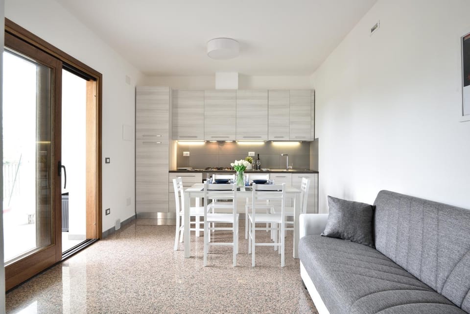 Kitchen or kitchenette, Living room, Seating area, Dining area