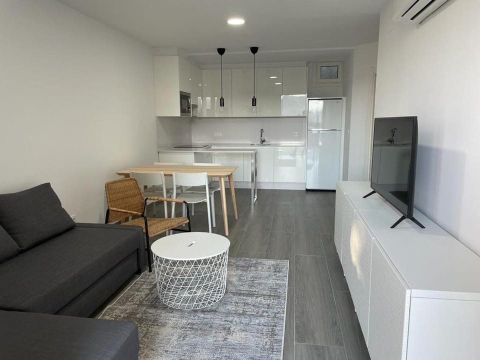 TV and multimedia, Kitchen or kitchenette, Living room, Seating area, Dining area, minibar