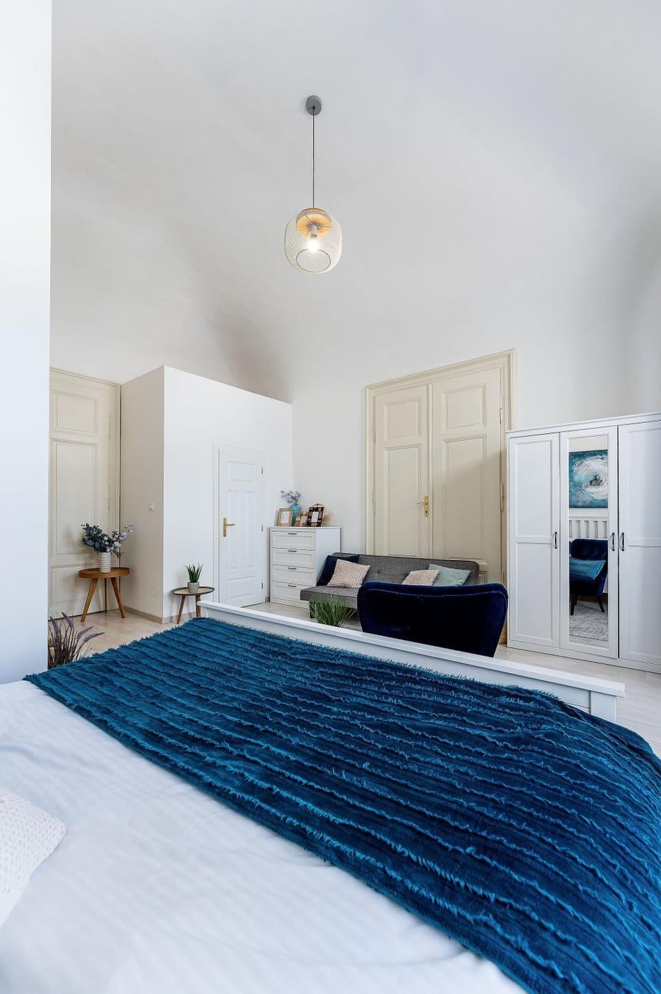 Photo of the whole room, Bedroom