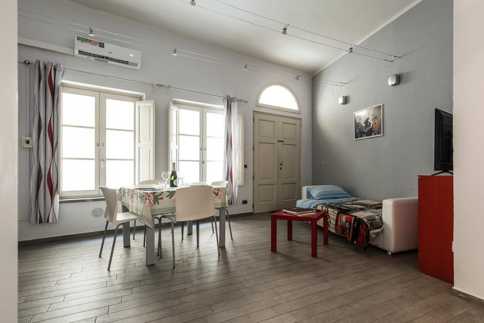 TV and multimedia, Living room, Seating area, air conditioner