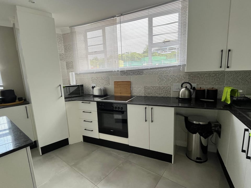 Coffee/tea facilities, Kitchen or kitchenette, minibar, pet friendly, stove, toaster