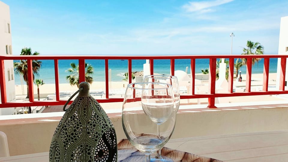 View (from property/room), Balcony/Terrace, Dining area, Beach, Landmark view, Sea view