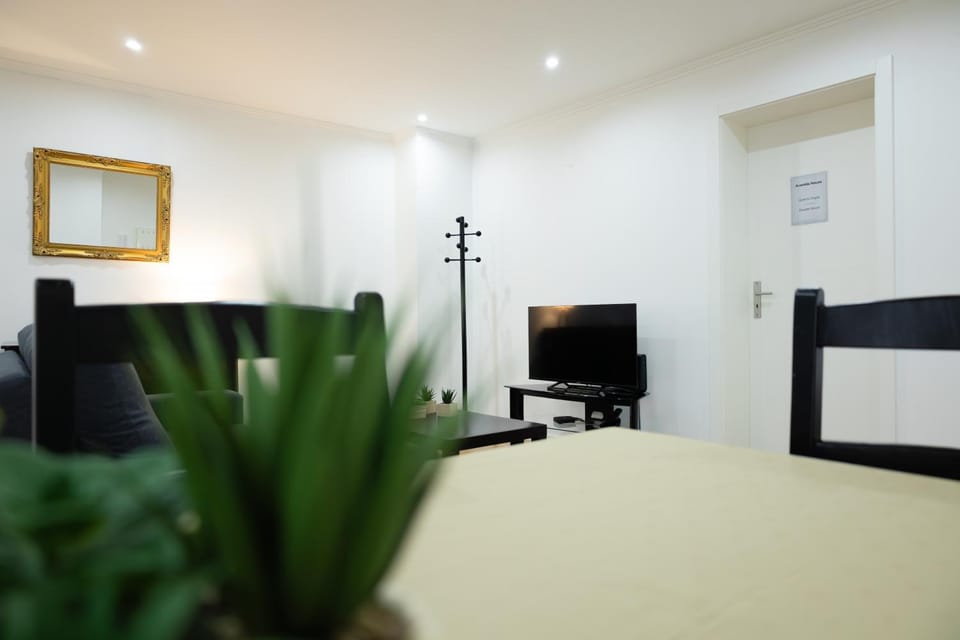 Communal lounge/ TV room, TV and multimedia, Living room, Seating area, Evening entertainment