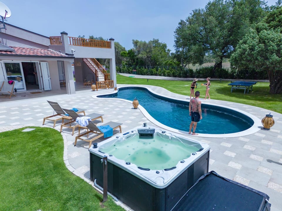 Garden, Hot Tub, Swimming pool
