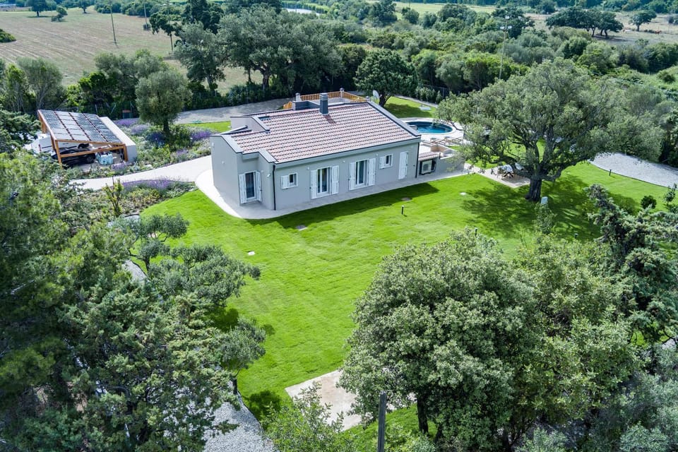 Property building, Day, Neighbourhood, Natural landscape, Bird's eye view, Garden, Garden view