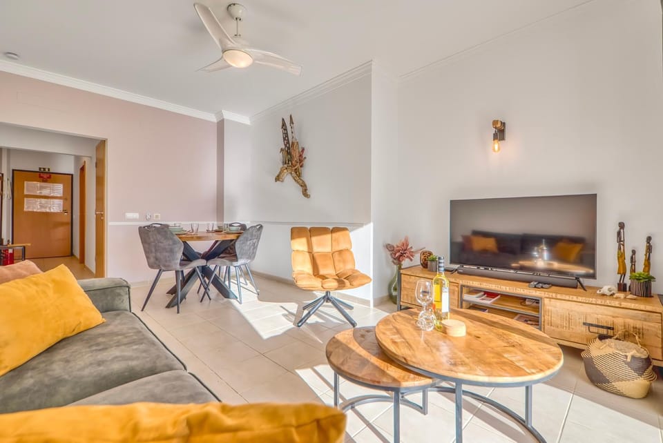 TV and multimedia, Living room, Dining area