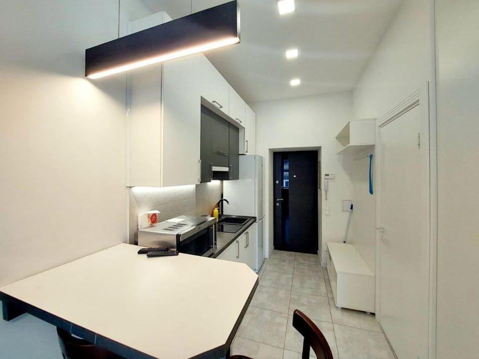 Kitchen or kitchenette, Dining area, minibar