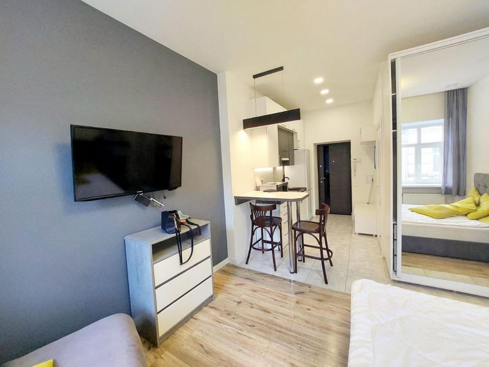 Communal lounge/ TV room, Kitchen or kitchenette, Living room