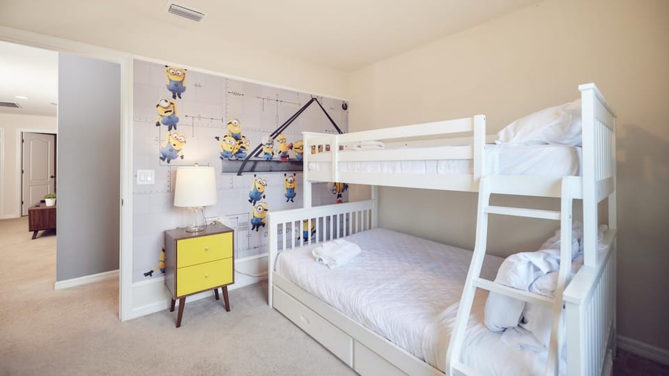 Bedroom, bunk bed