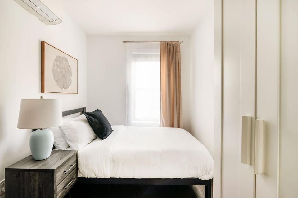 39-2 Renovated 3BR Prime Hudson Yards Area Apartment in Midtown