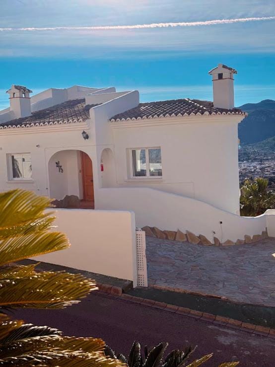 Vakantiewoning CasaLucka4enjoy private pool and mountain view regio Calpe-Jalon House in Marina Alta