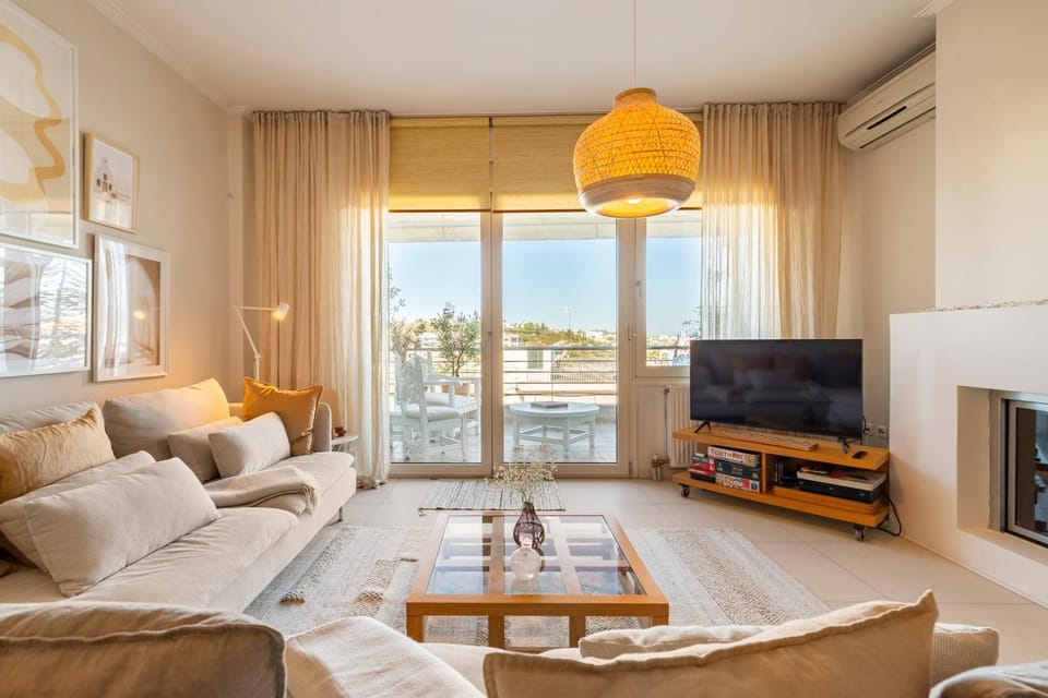 TV and multimedia, Living room, Seating area, pet friendly, air conditioner