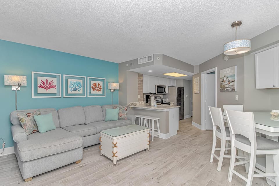 Immaculate! Beautifully Renovated Oceanfront 1 Bedroom Suite - Sleeps 4! - Roxanne Towers Unit 804 House in Myrtle Beach