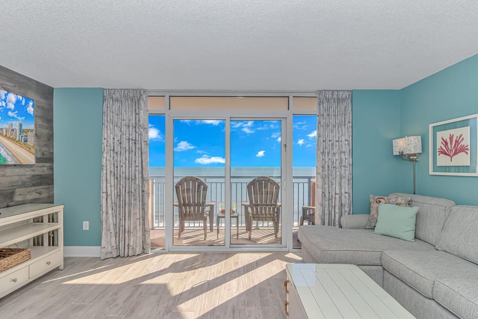 Immaculate! Beautifully Renovated Oceanfront 1 Bedroom Suite - Sleeps 4! - Roxanne Towers Unit 804 House in Myrtle Beach