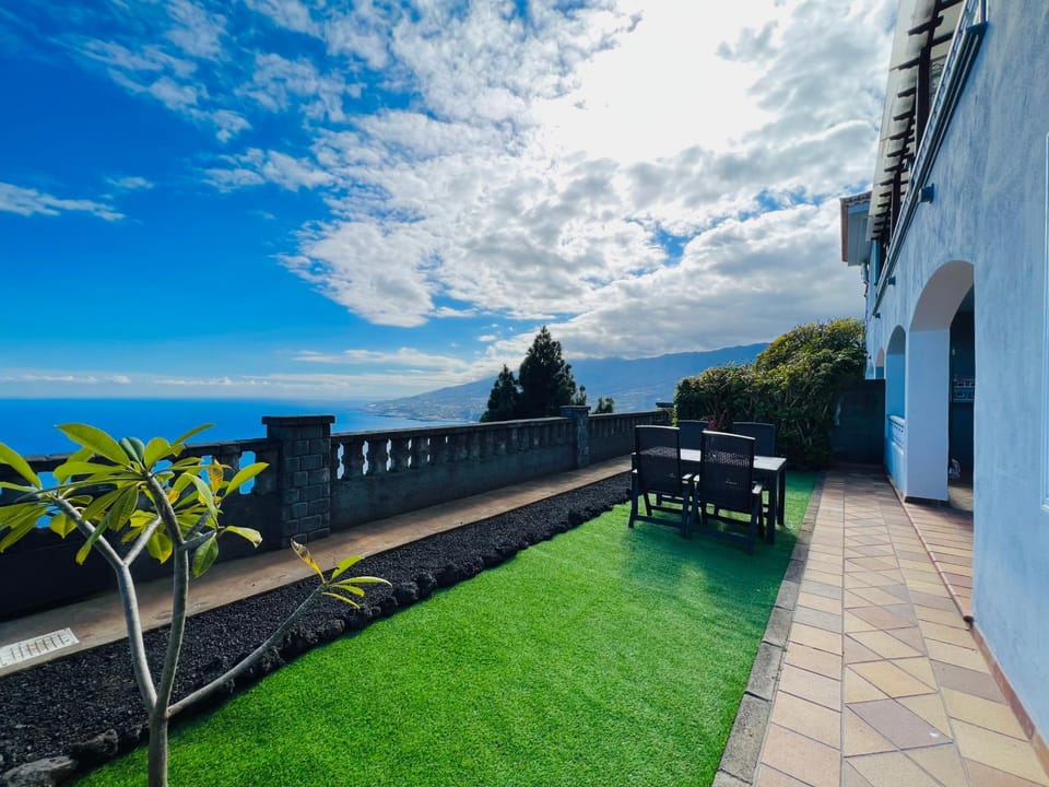 View (from property/room), Balcony/Terrace, Garden view