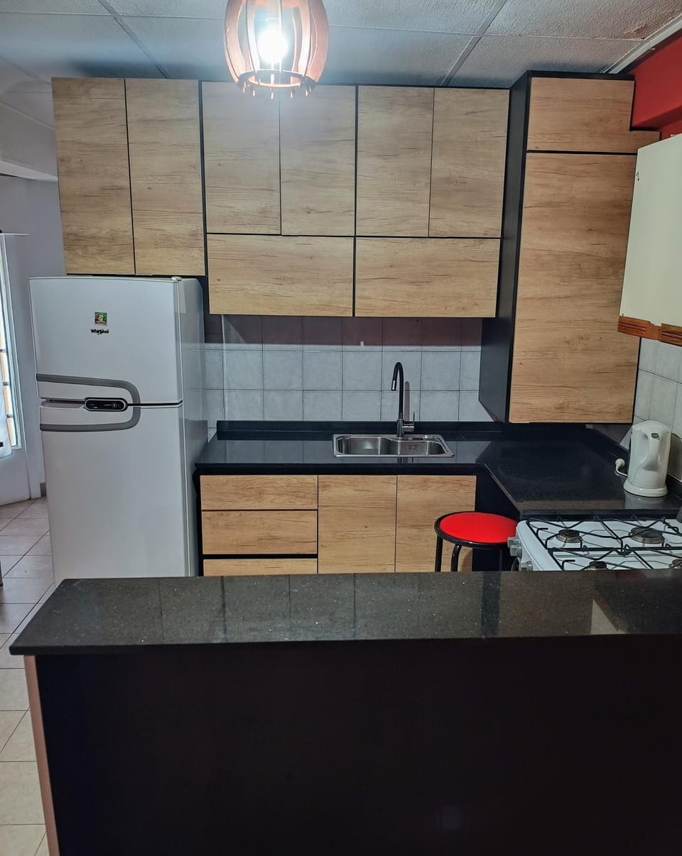 Kitchen or kitchenette, minibar, oven
