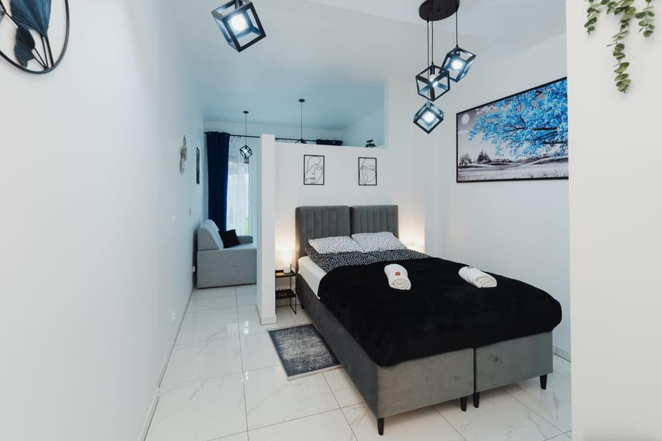 Bed, Living room, Seating area, towels