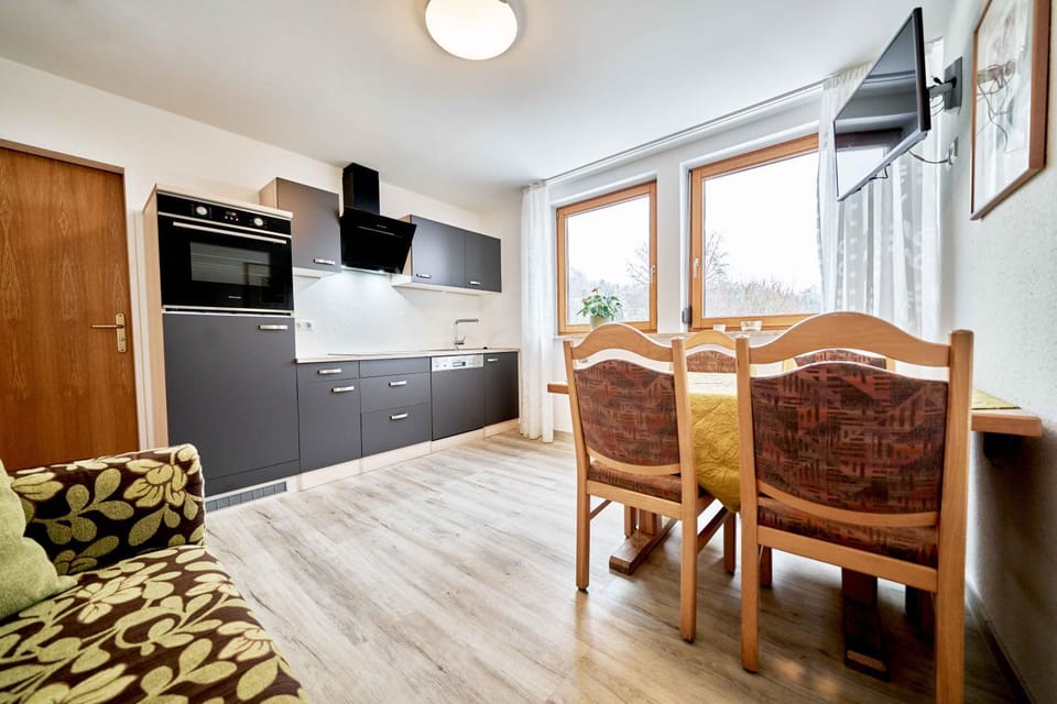 Kitchen or kitchenette, Seating area, Dining area