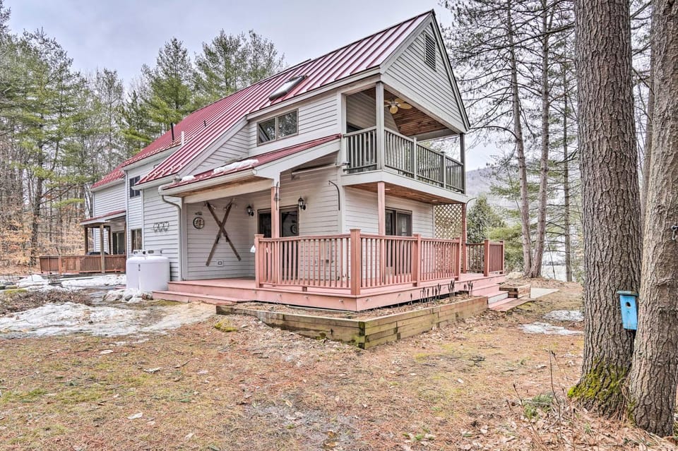 Berkshires Getaway < 1 Mi Skiing & Hiking! House in Charlemont