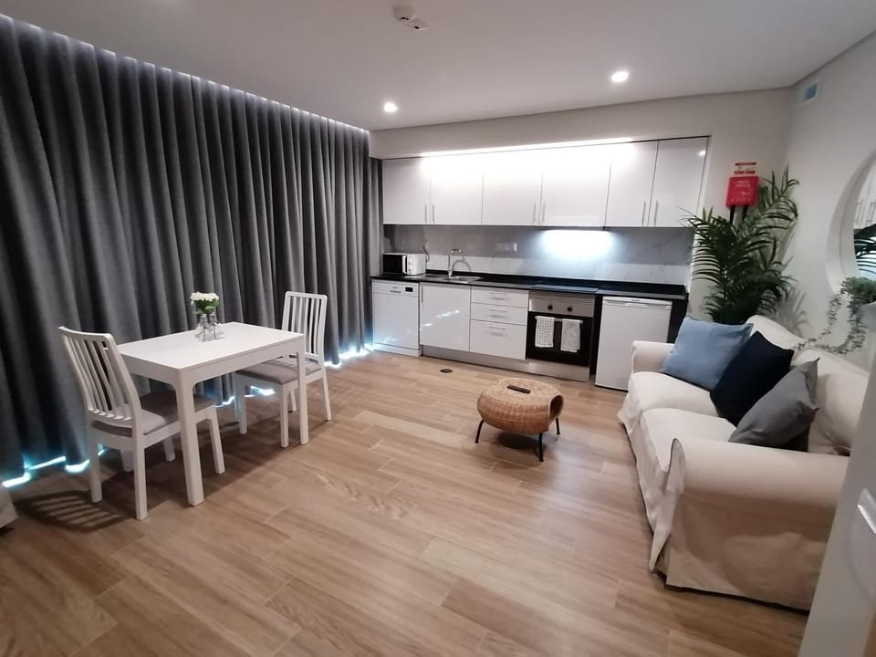 Kitchen or kitchenette, Living room, Dining area, minibar, pet friendly, stove