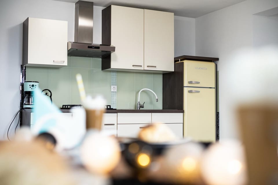 Kitchen or kitchenette, pet friendly, stove