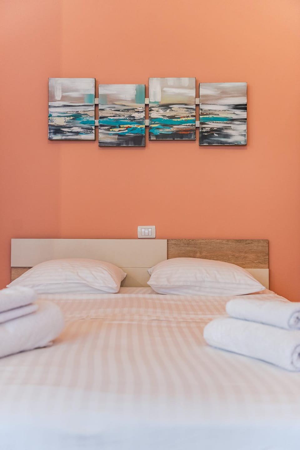 Bedroom, towels