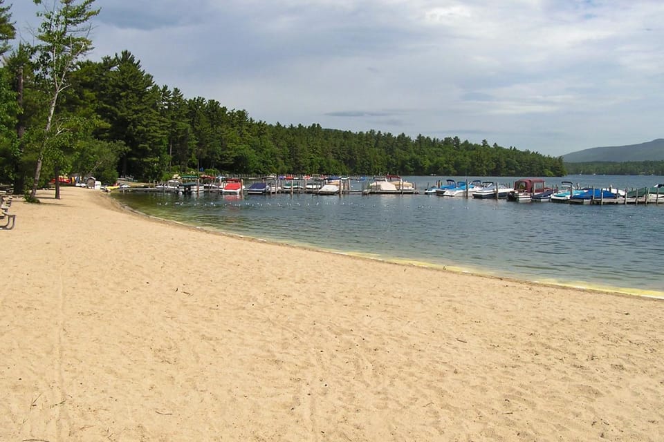 Patrician Shores Beach Abode House in Center Harbor