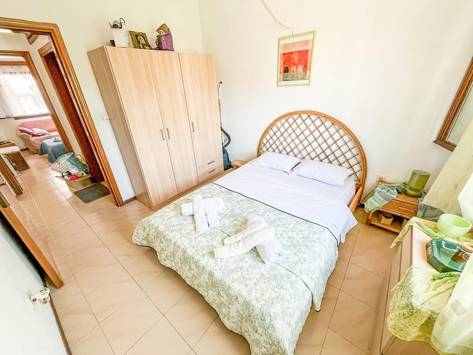 Bed, Photo of the whole room, Bedroom, towels, wardrobe