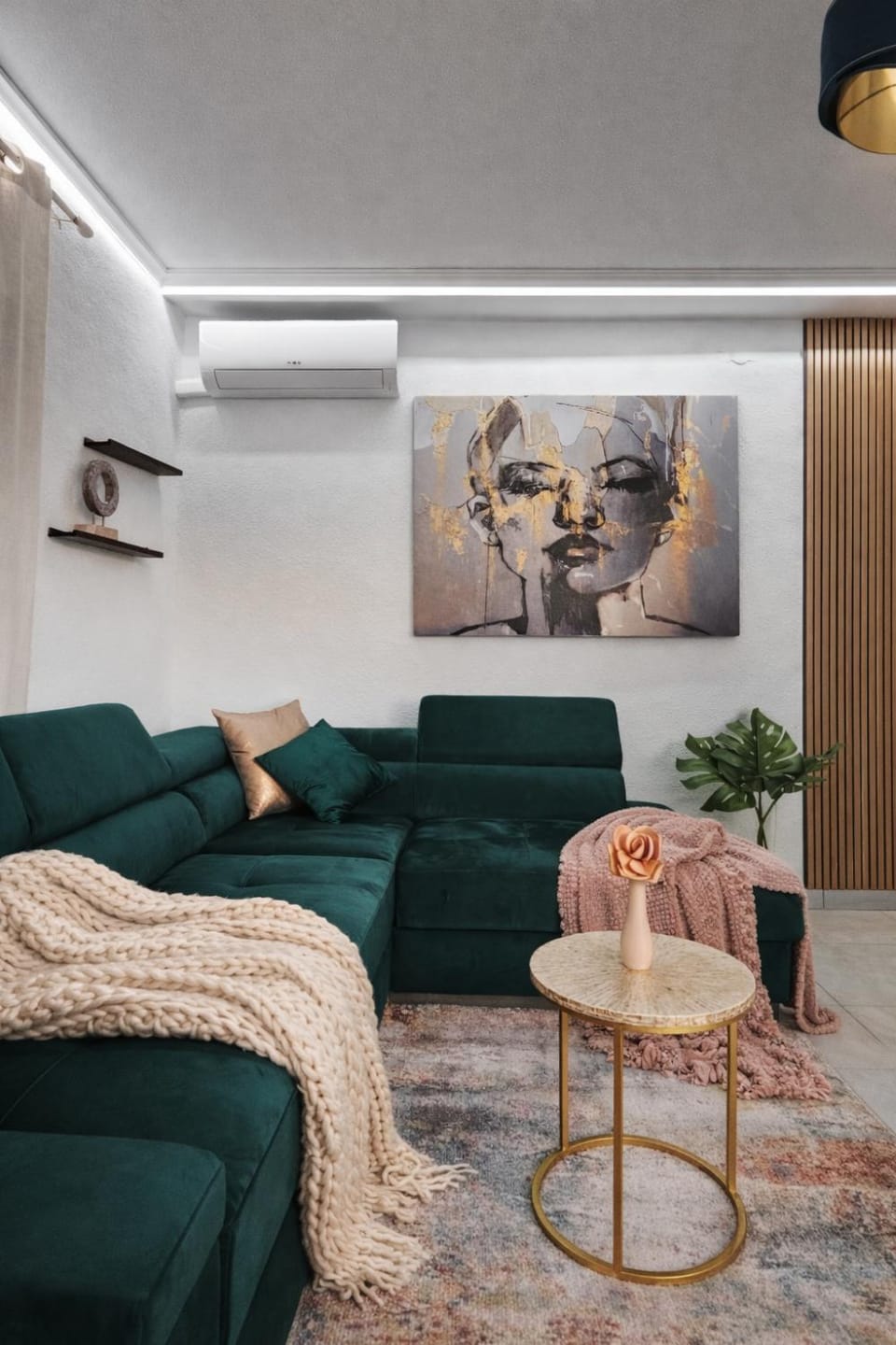 Living room, Seating area, Dining area