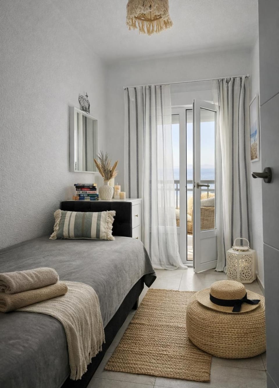 Bed, Photo of the whole room, Seating area, Bedroom, towels