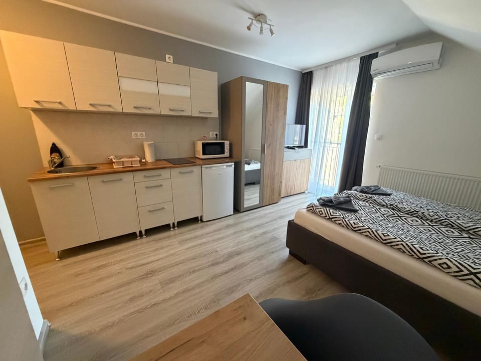 Bed, TV and multimedia, Kitchen or kitchenette
