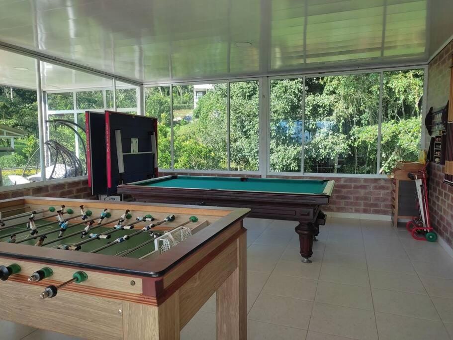 Billiard, Game Room