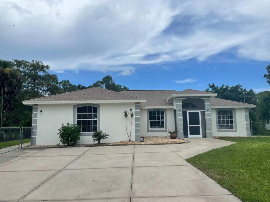 Private Finca on 2 Acres with Pool Villa in Collier County
