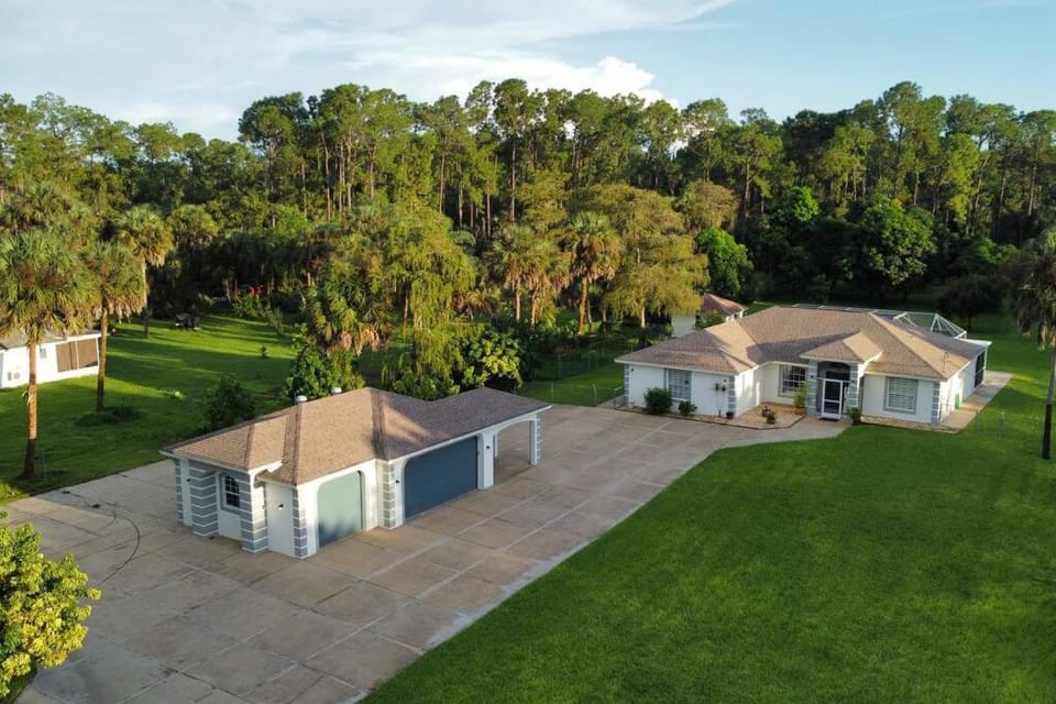 Private Finca on 2 Acres with Pool Villa in Collier County