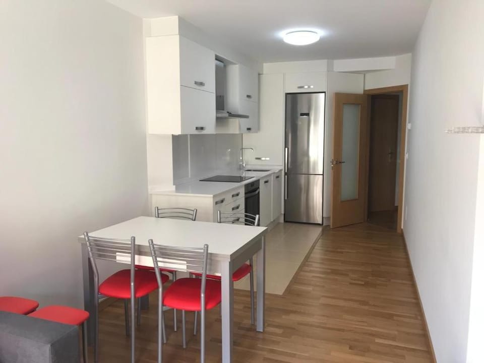 Kitchen or kitchenette, Dining area, stove