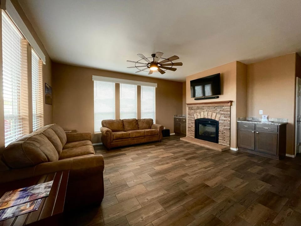Communal lounge/ TV room, Seating area, Evening entertainment