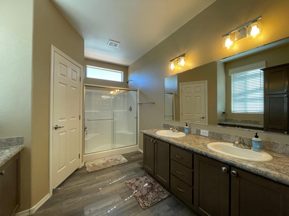 Shower, Bathroom, towels