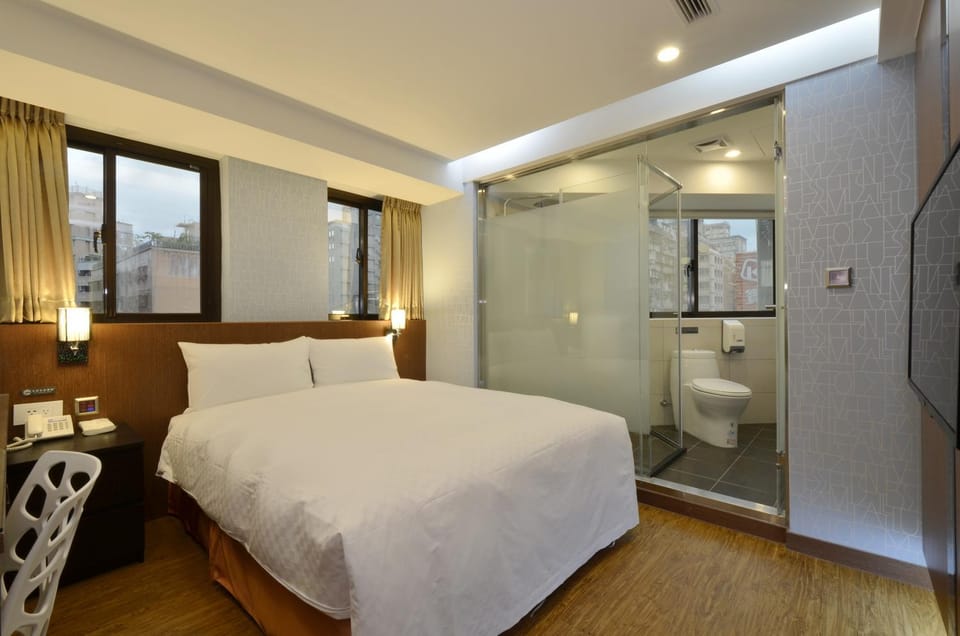 Shower, Bed, Bathroom, Photo of the whole room, Bedroom