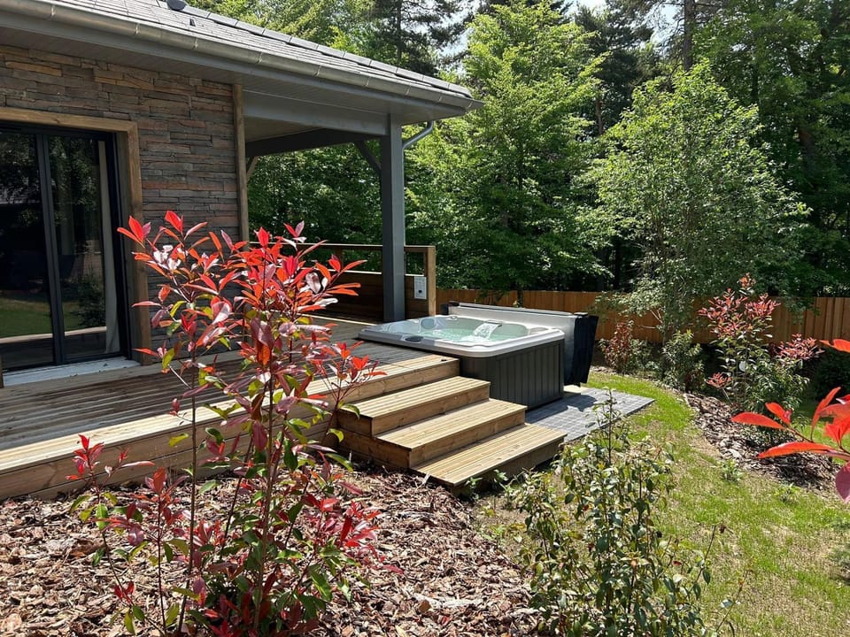 Évasion luxueuse avec spa privatif, golf et activités pour tous au Chambon-sur-Lignon - FR-1-582-369 House in Provence