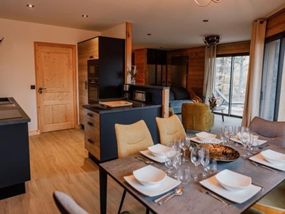 Golf, Bain à Remous, Piscine et Activités Ludiques : Lodge de Luxe pour 4 Adultes + 2 Enfants - FR-1-582-368 House in Provence