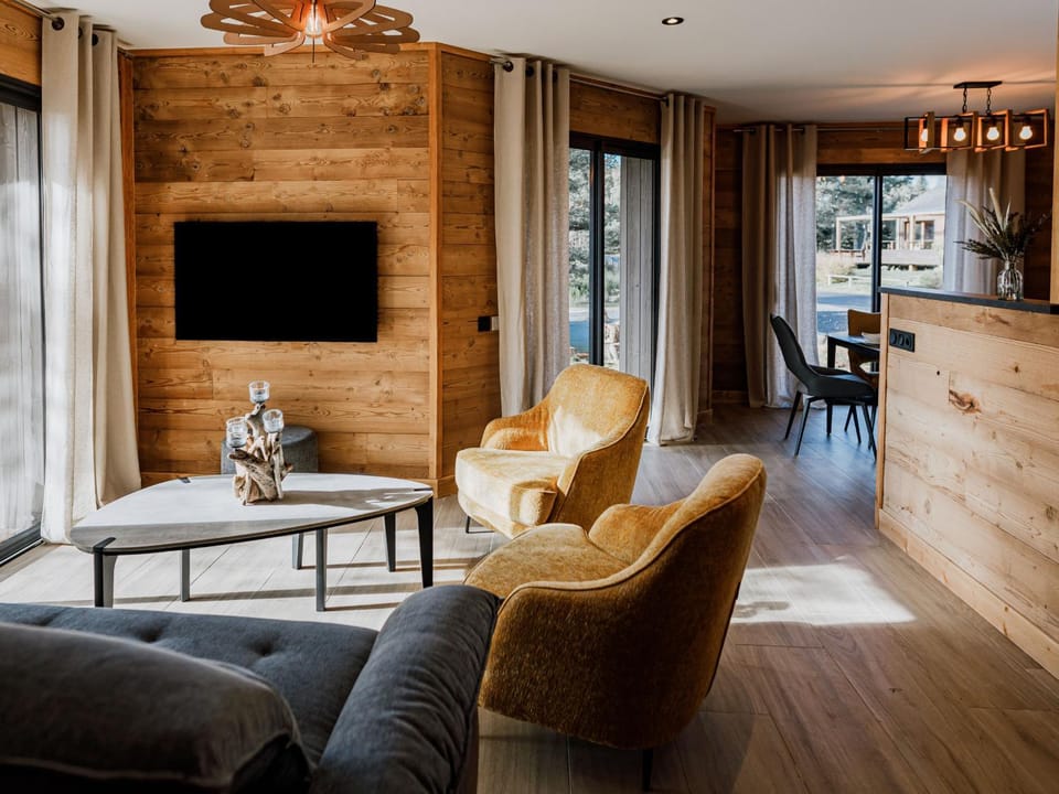 Lodge PMR avec jacuzzi privatif, accès spa et activités au bord du golf! - FR-1-582-372 House in Provence