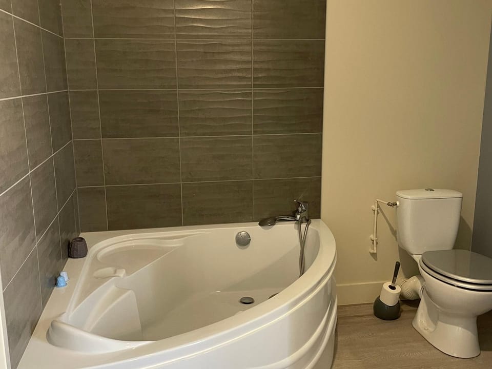 Détente près du Loir : Chambre et salon privés, idéal pour randonnées et proche des 24H du Mans - FR-1-410-387 Bed and Breakfast in Pays de la Loire