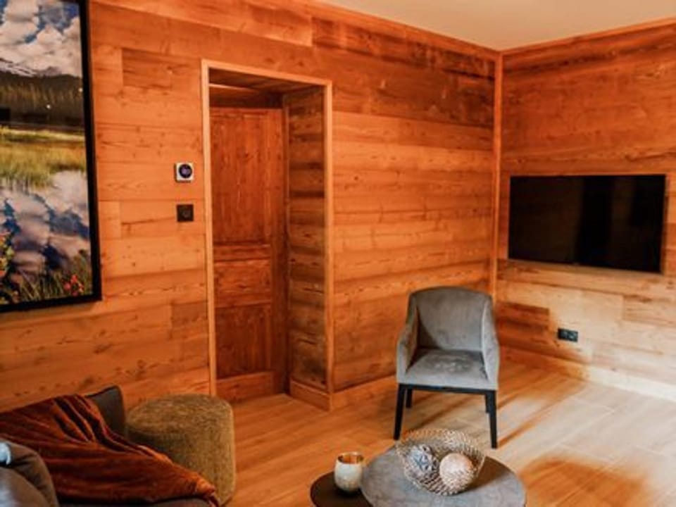 Lodge avec bain à remous privatif, proche du golf et piscine réservée - Confort et activités garanties - FR-1-582-373 House in Provence