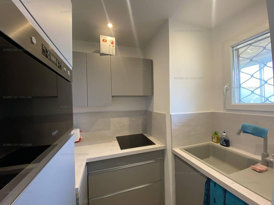 Appartement rénové en front de mer avec terrasse. - FR-1-100-295 Apartment in Cavalaire-sur-Mer