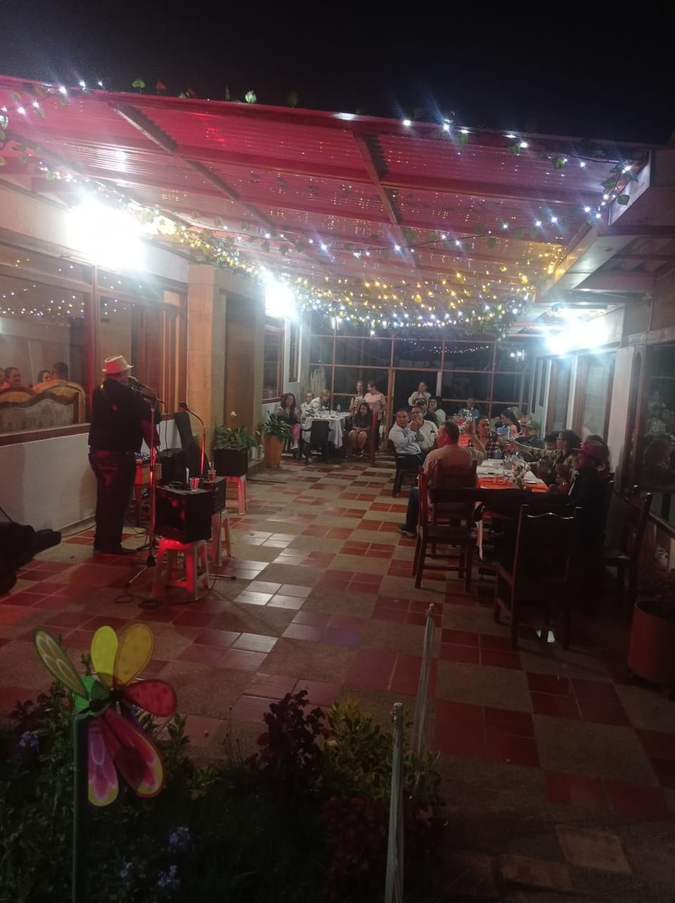 Restaurant/places to eat, Night, People, Nightclub / DJ, Banquet/Function facilities, Evening entertainment, group of guests, wedding