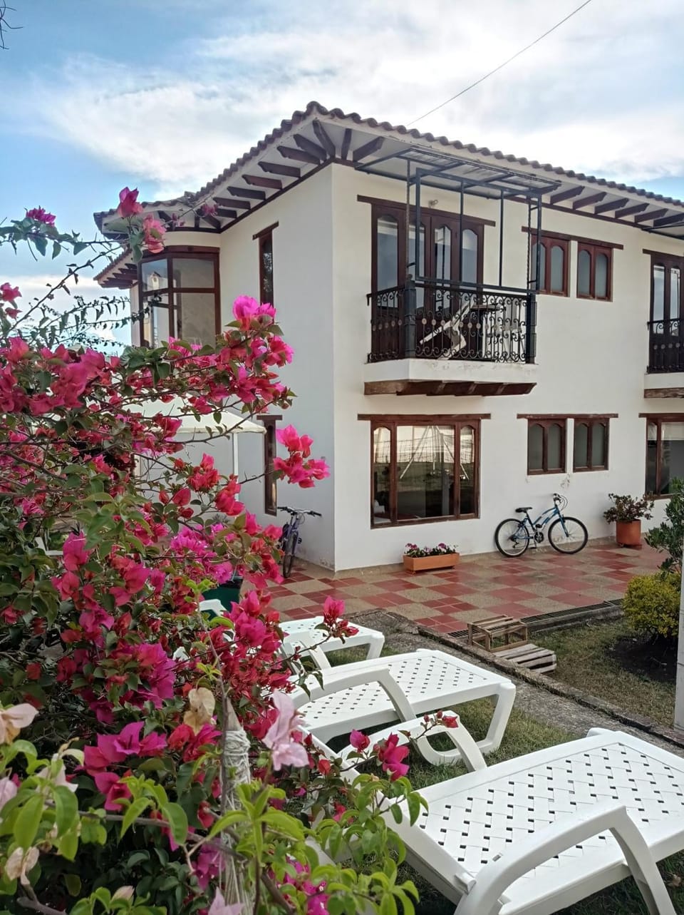Property building, Patio, Spring, Day, Garden, View (from property/room), Balcony/Terrace, Garden view, sunbed