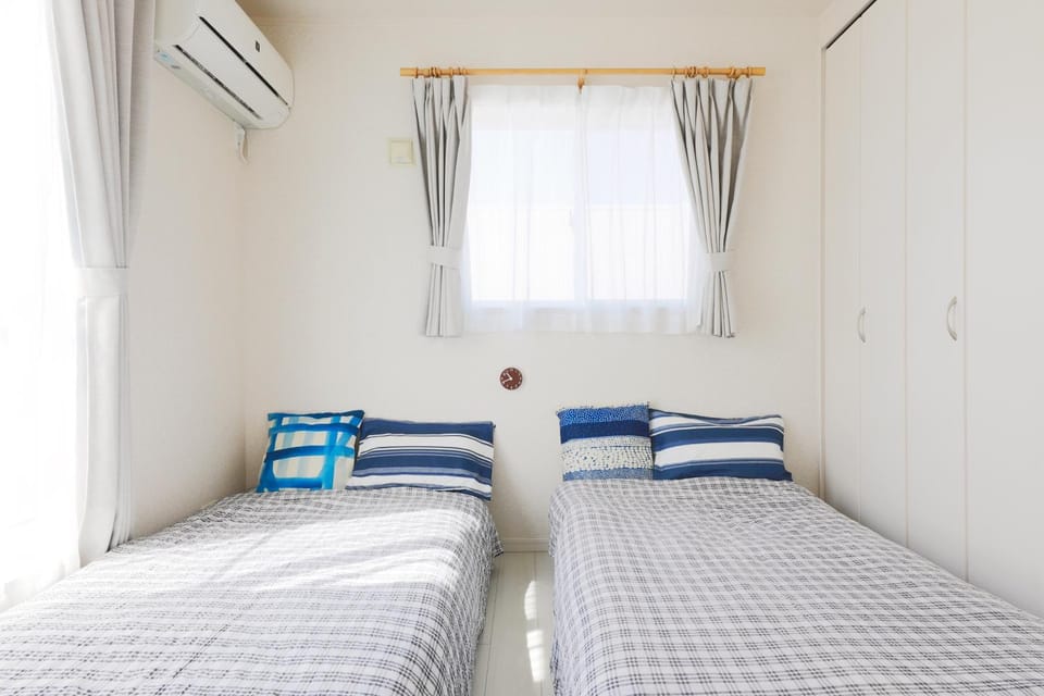 Bed, Bedroom, air conditioner