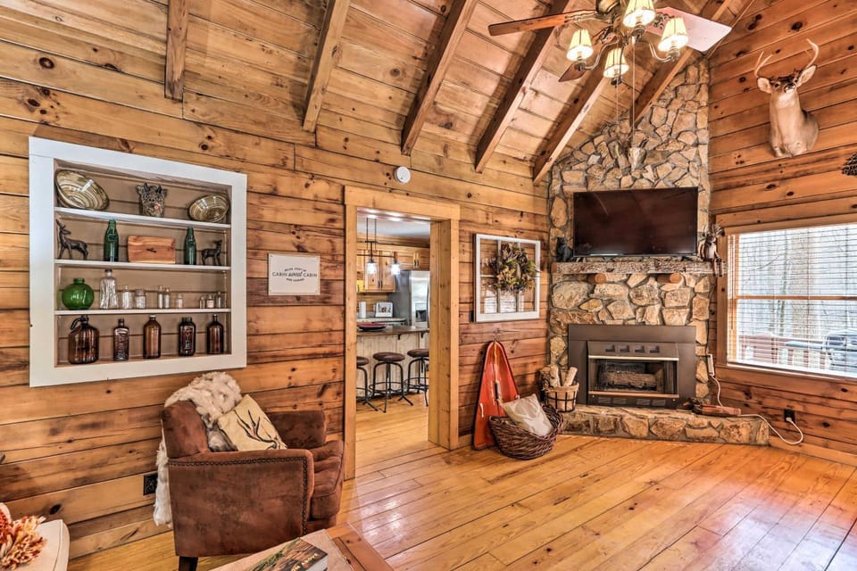 Stunning Ellijay Cabin w/ Community Amenities Cabin in Georgia