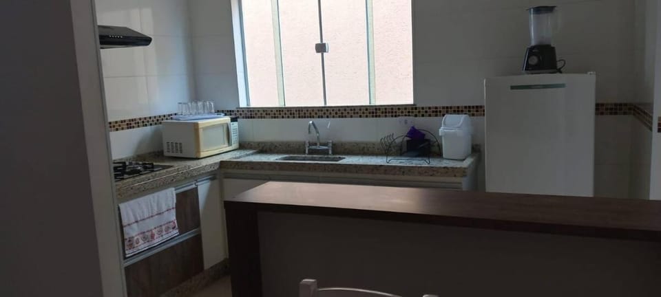 Kitchen or kitchenette, minibar, stove